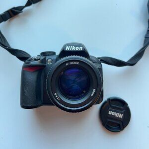 Nikon D3100 Digital SLR Camera W Accessories Charger Battery and lens